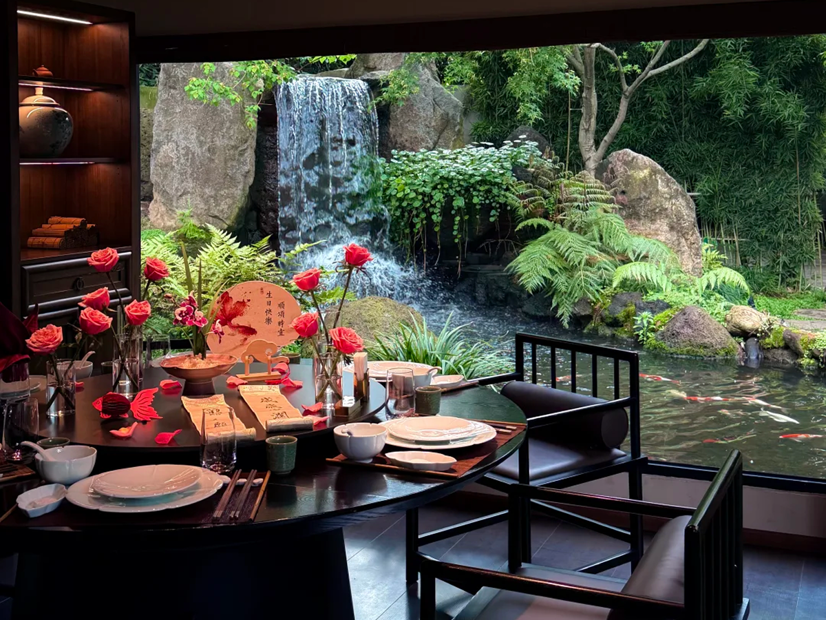 Chinese courtyard restaurant