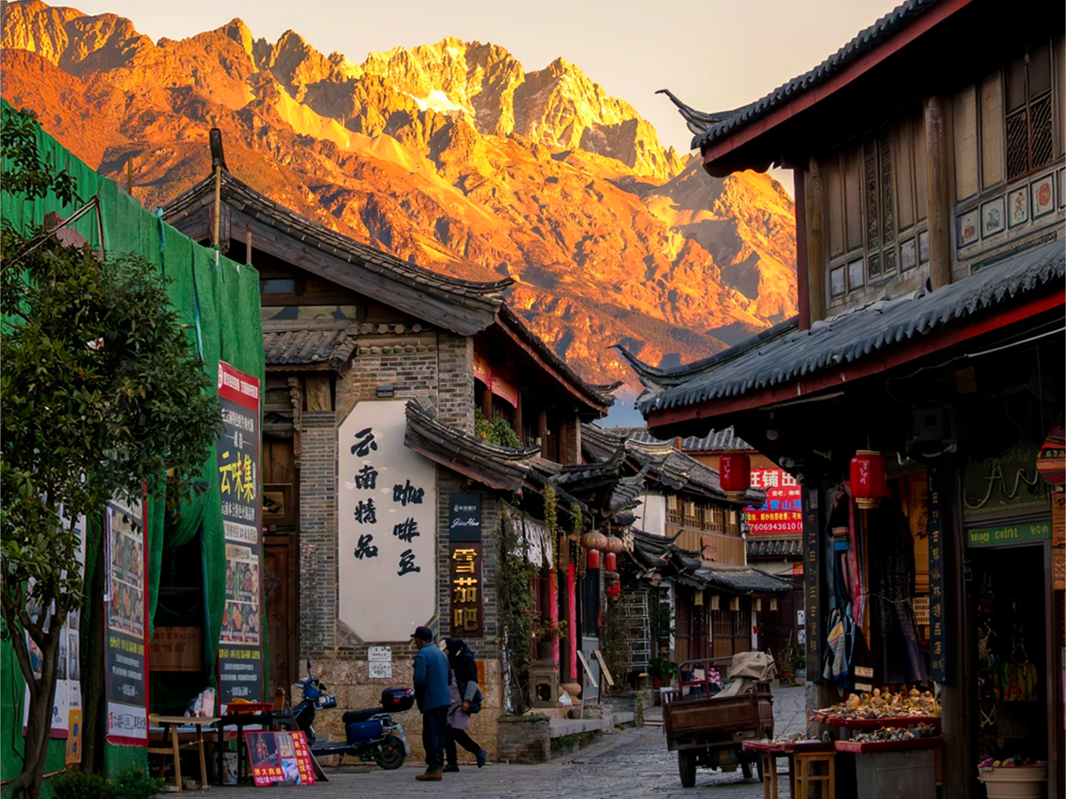 Lijiang old town with Jade Dragon Snow Mountain