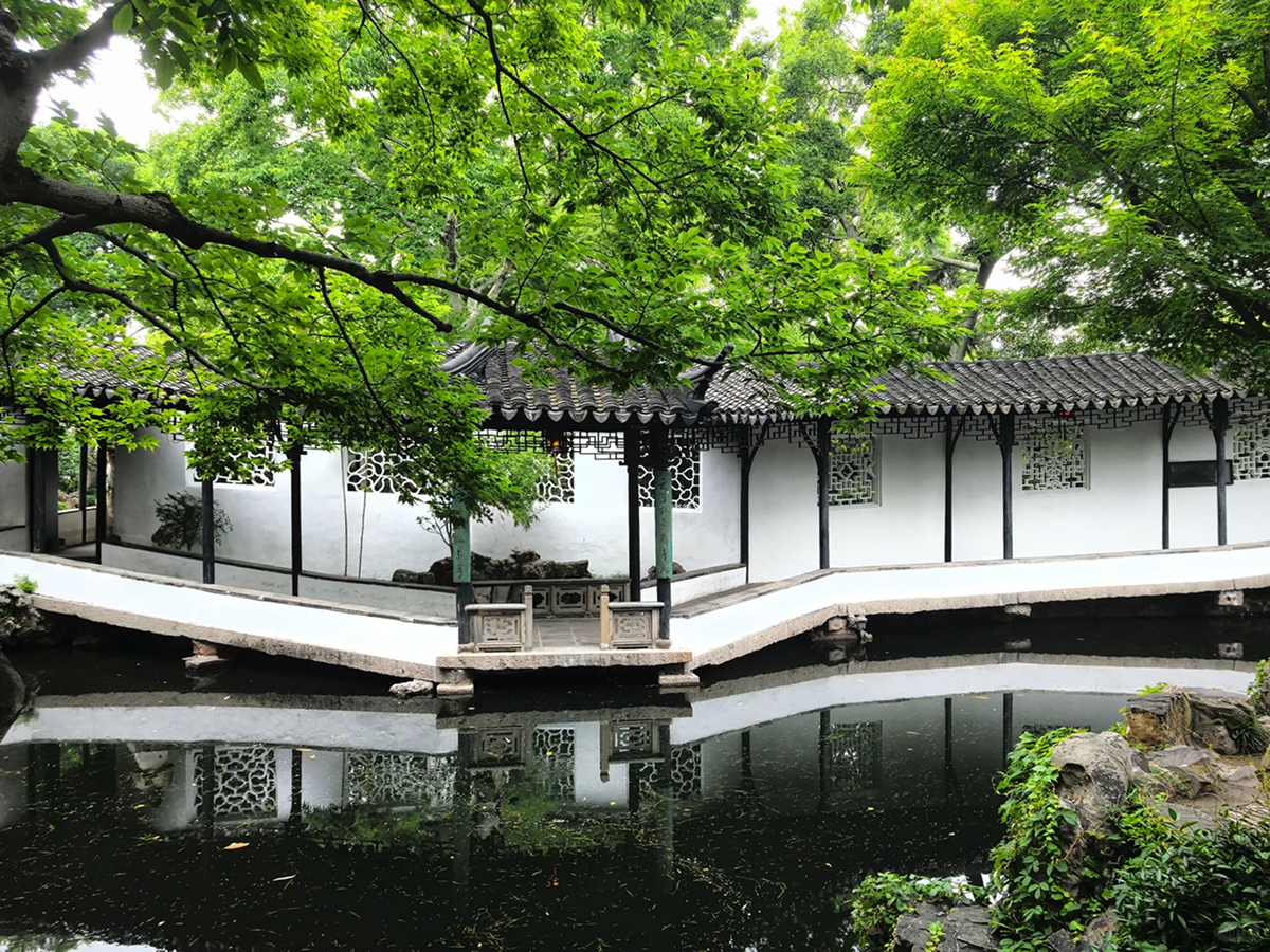 Humble Administrator's Garden corridor and pond