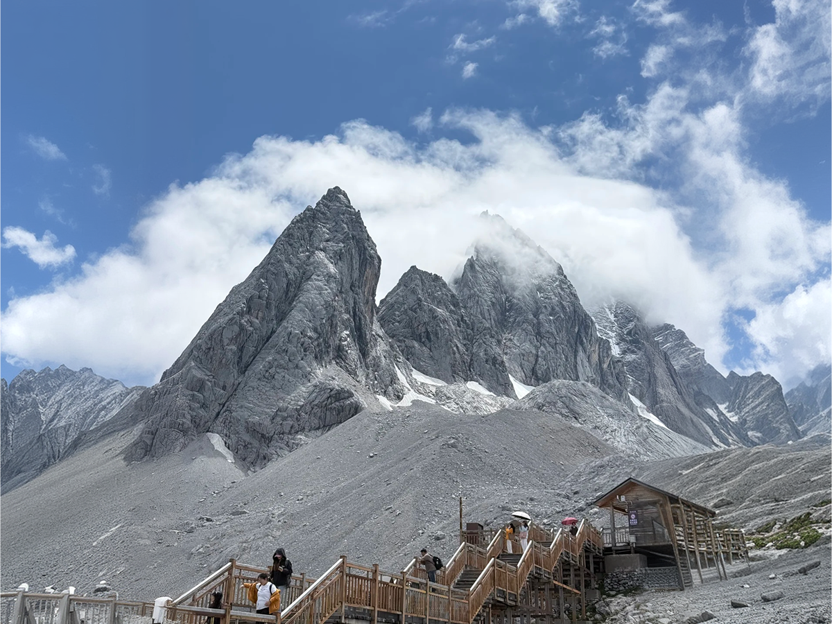 Snow peaks and boardwalk at Jade Dragon Snow Mountain