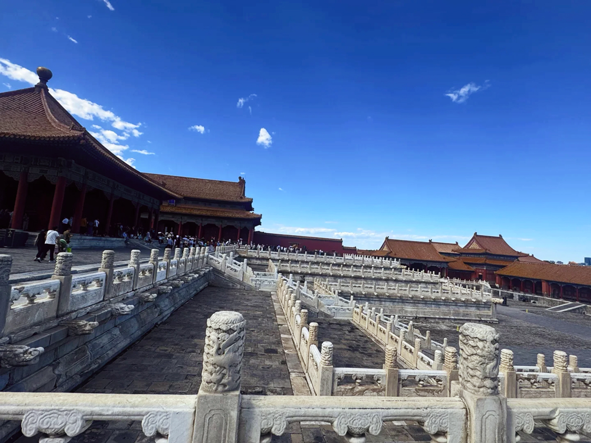 White marble balustrades and palace buildings in the Palace Museum