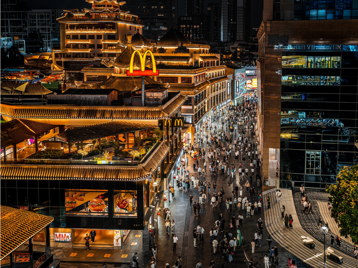 China's nights are lively and safe - Shenzhen Dongmen Pedestrian Street