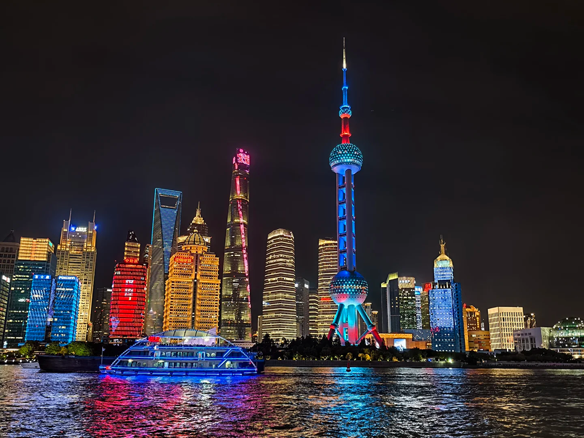 The Bund in Shanghai at night is even more magnificent