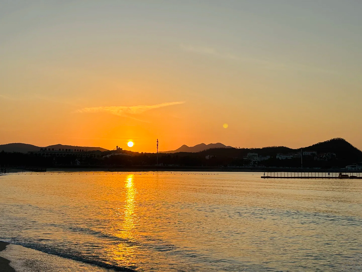 Sunrise in the early morning of Dadonghai, Sanya