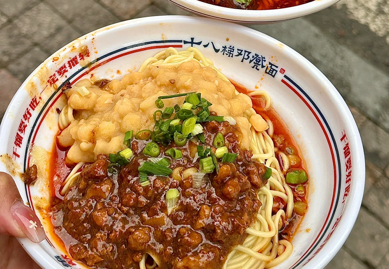 Chongqing noodles in a bowl