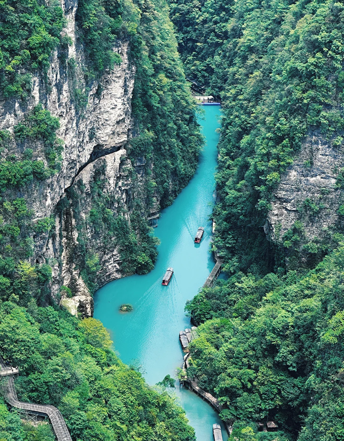 Zhangjiajie Glass Bridge over canyon