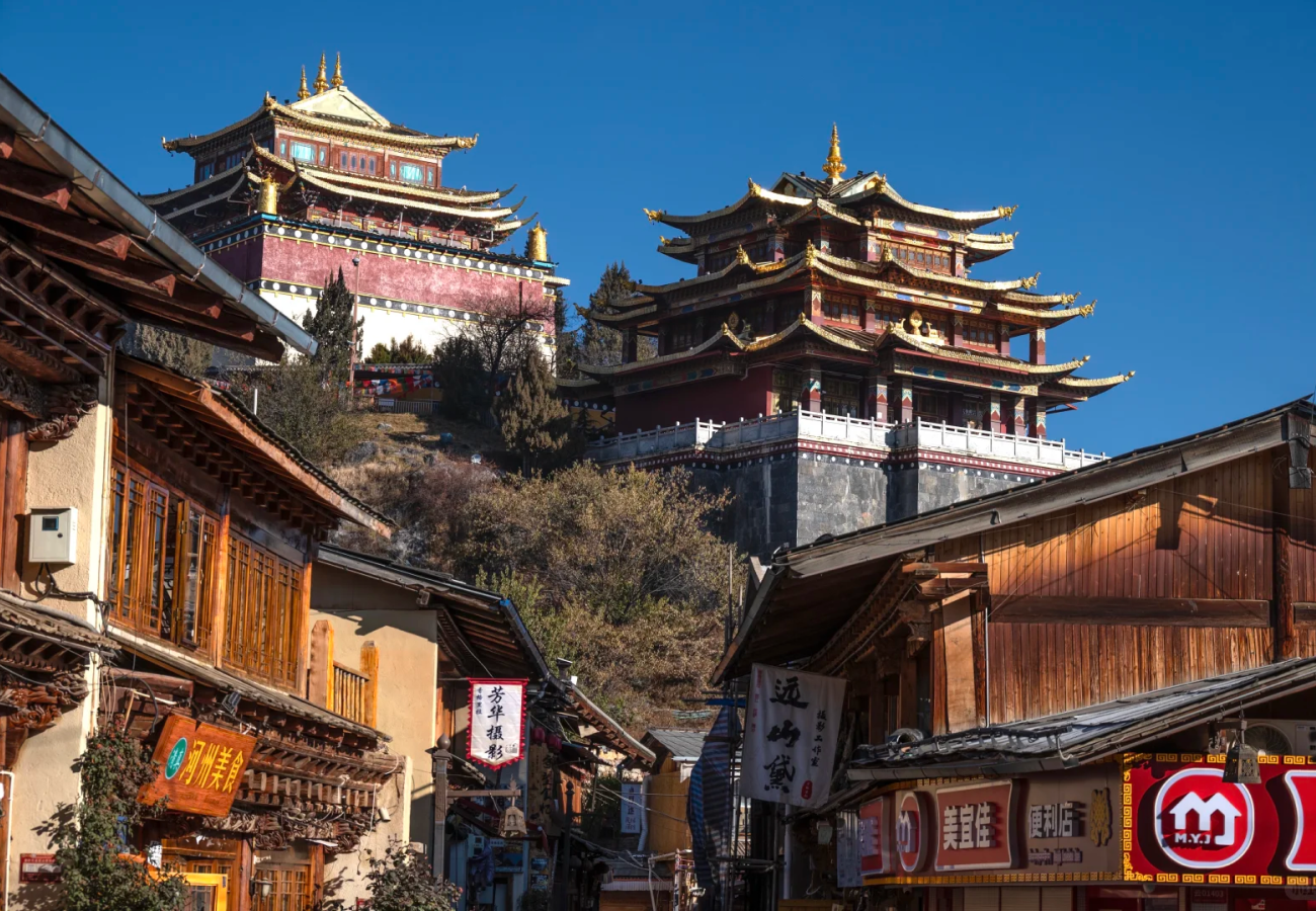 Dukezong Ancient Town street