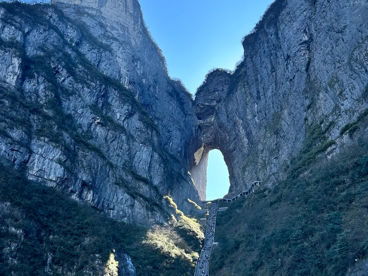 National Park Zhangjiajie: Wulingyuan or City Stay?